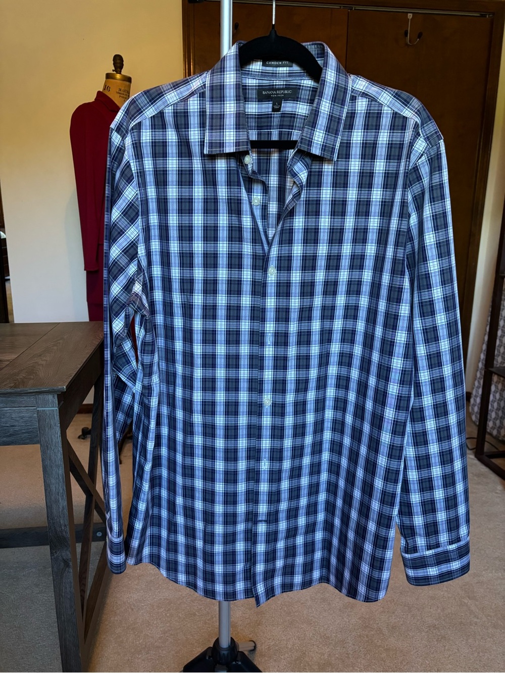 Banana Republic Blue and White Plaid Button-Down Shirt non-iron.